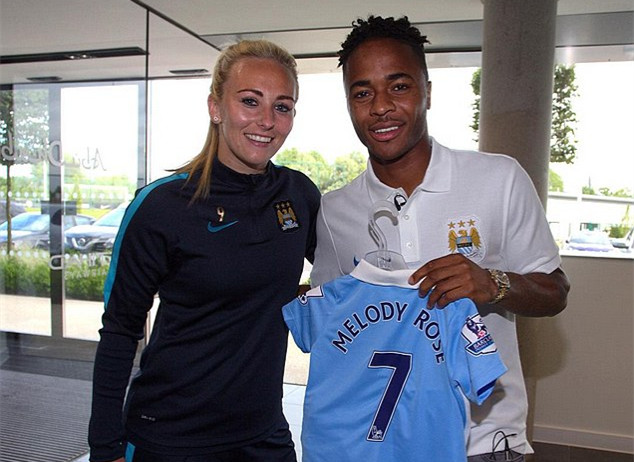 踢球场景 踢球场景